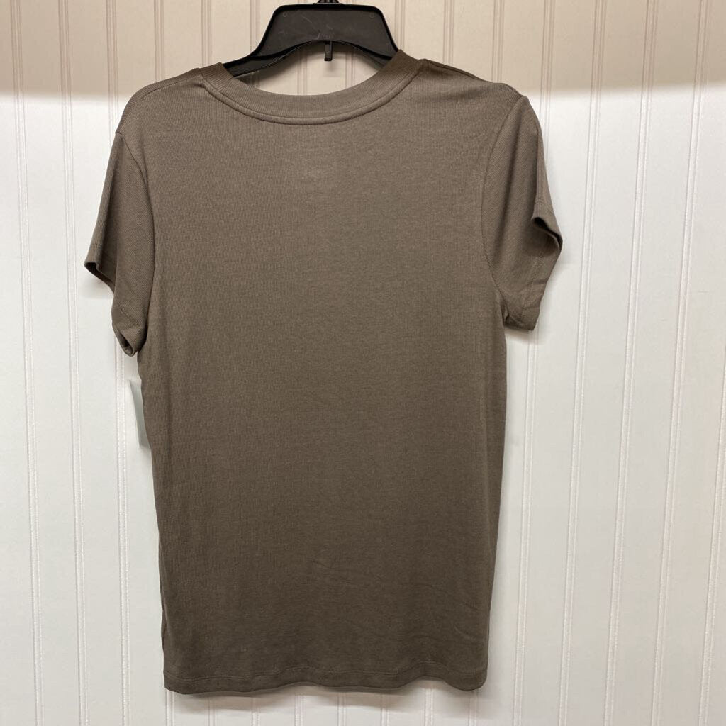 SHORT SLEEVED TOP