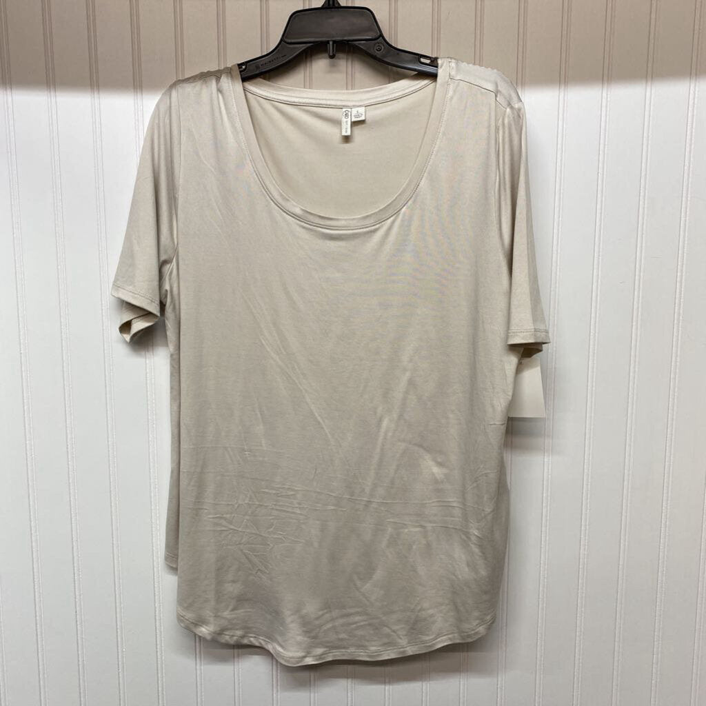 LOOSE FIT SHORT SLEEVED
