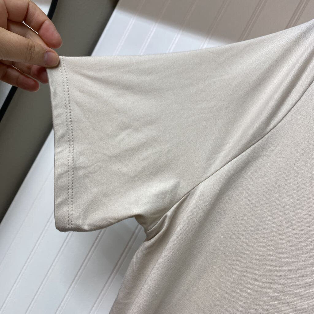 LOOSE FIT SHORT SLEEVED