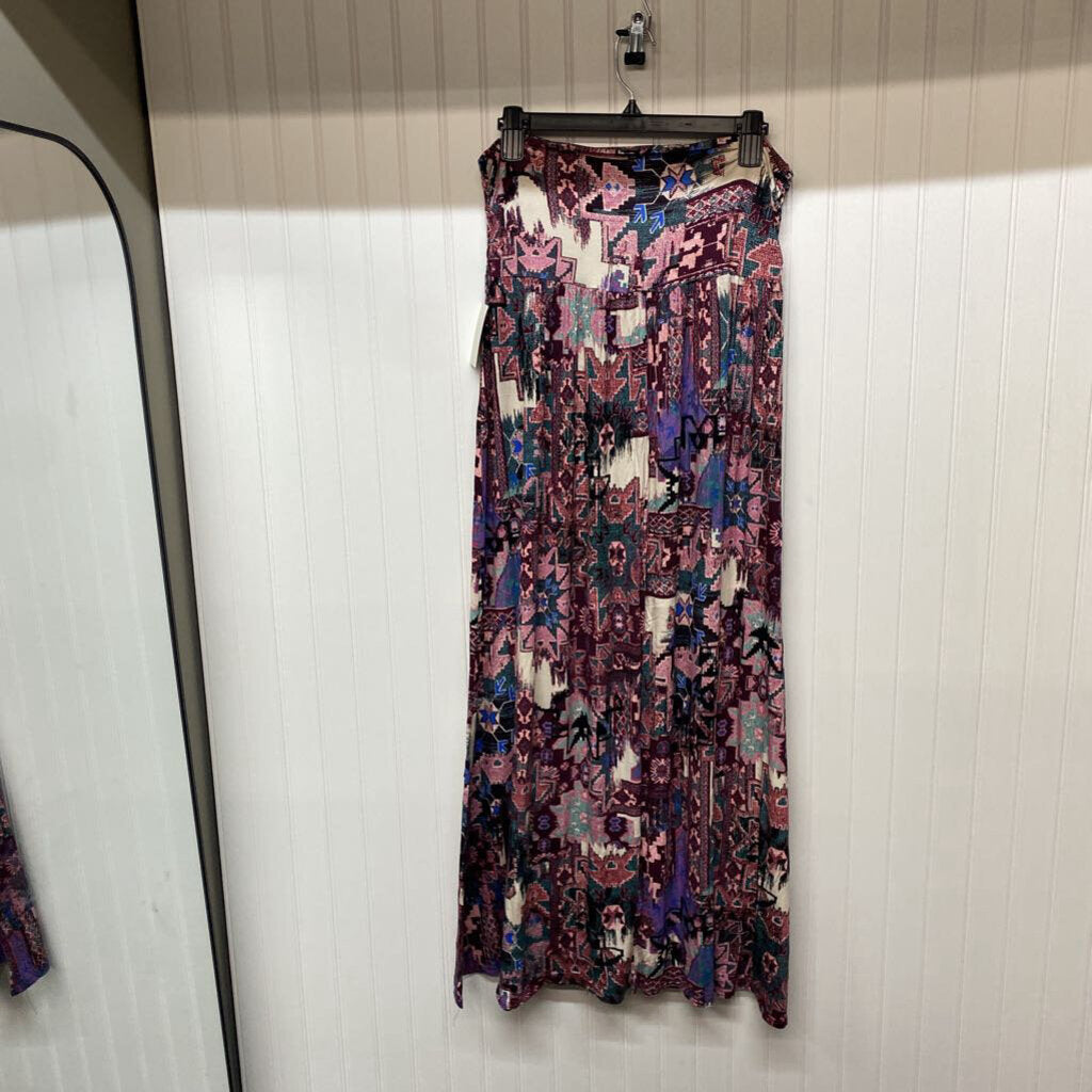 LONG SKIRT