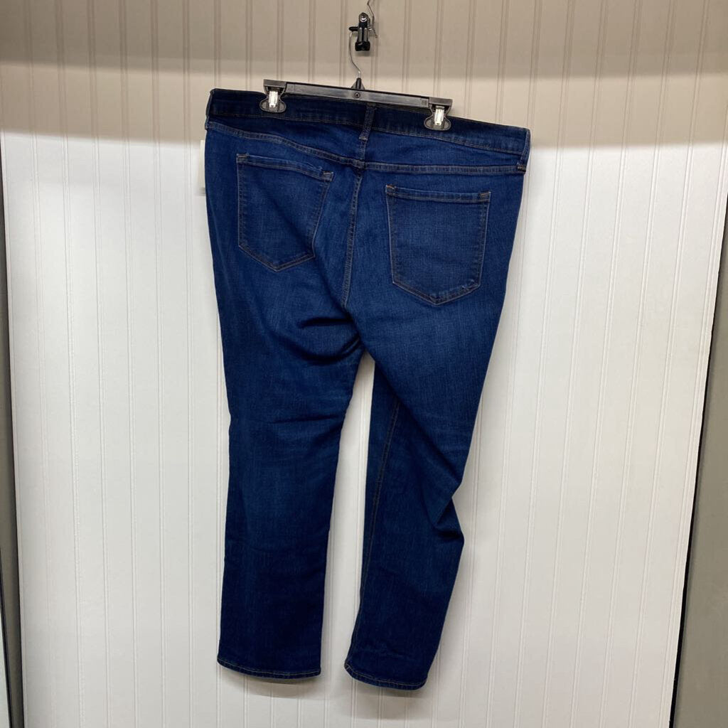 BOYFRIEND FIT JEANS