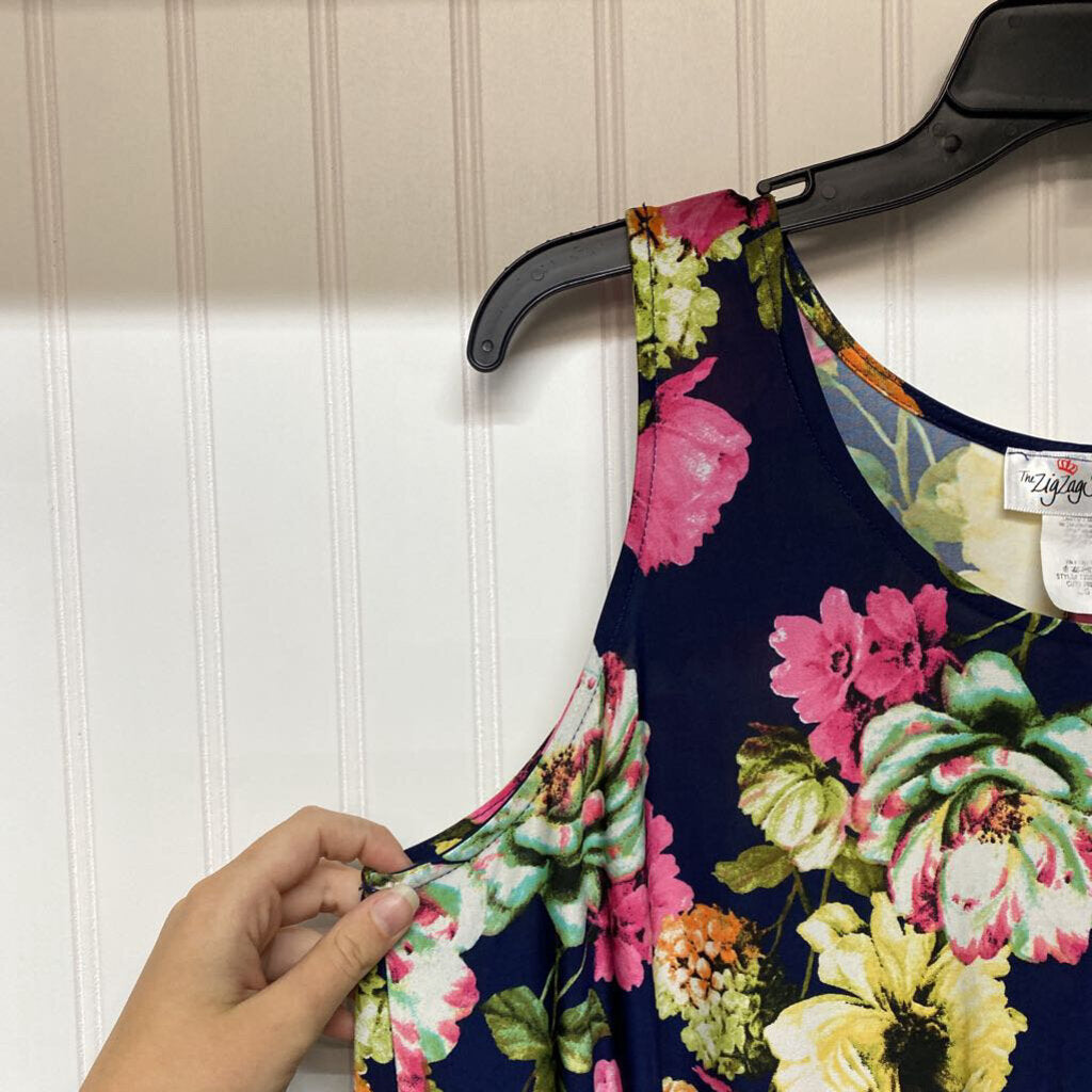 SLEEVLESS DRESS