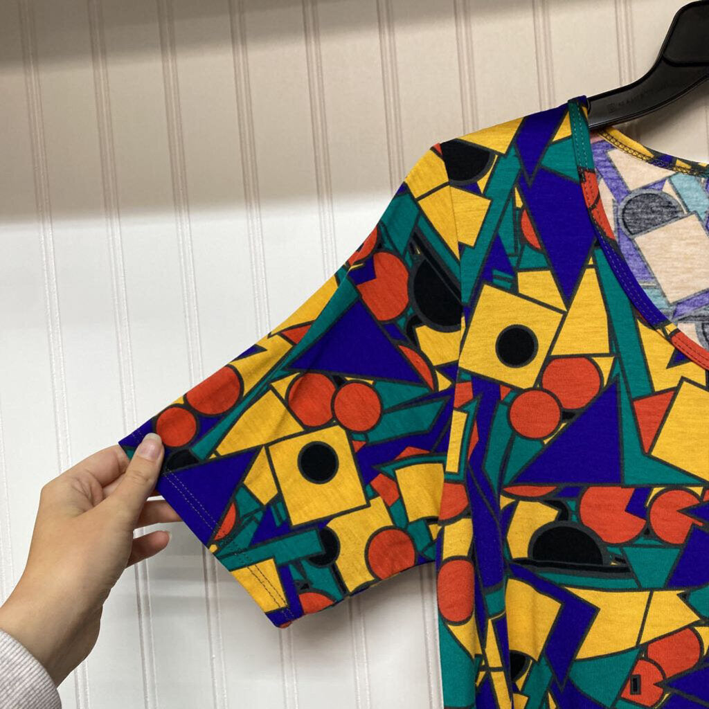 MULTI COLORED SHORT SLEEVED