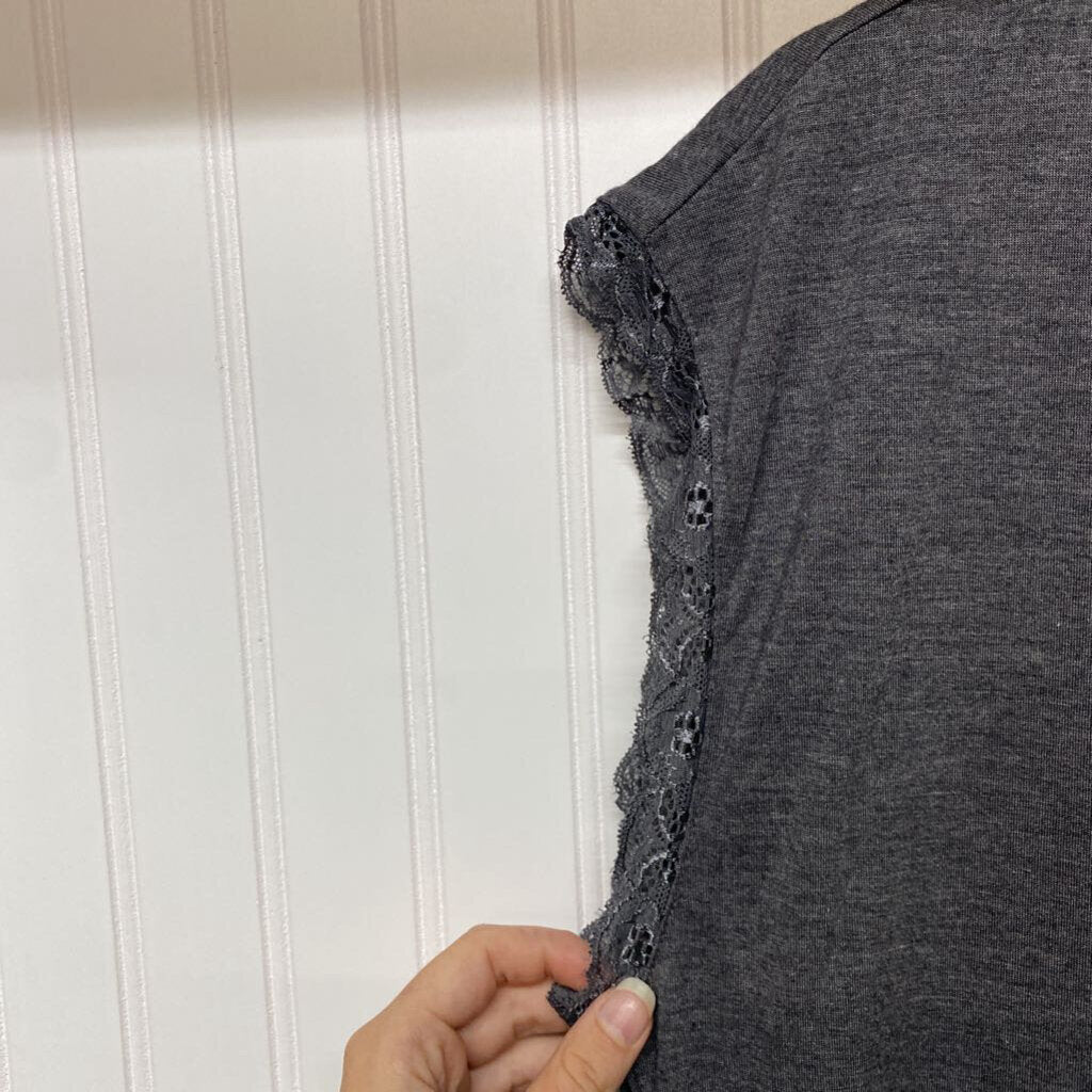 LACE TRIMMED SLEEVLESS