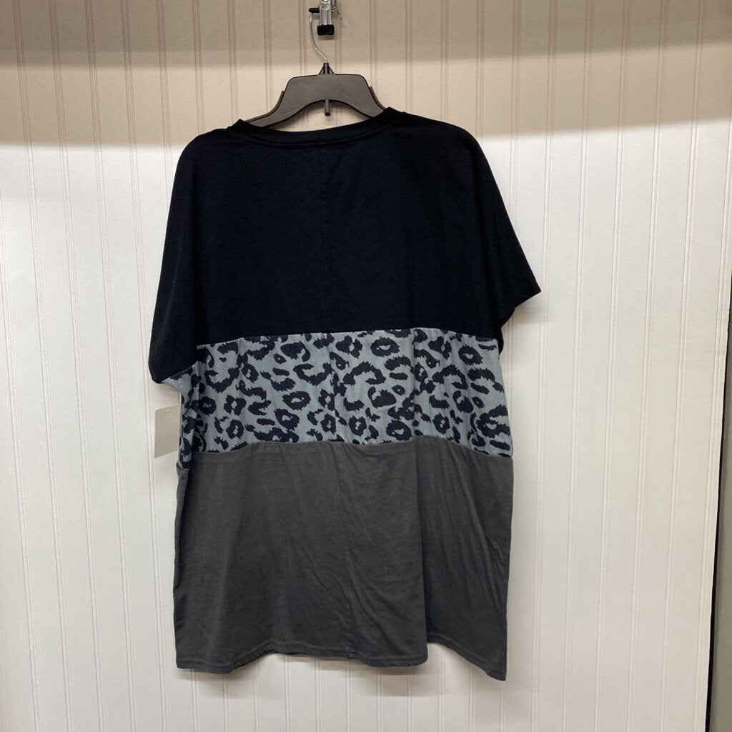 SHORT SLEEVED SHIRT