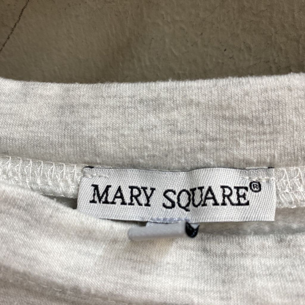 "MAMA" GRAPHIC SWEATSHIRT