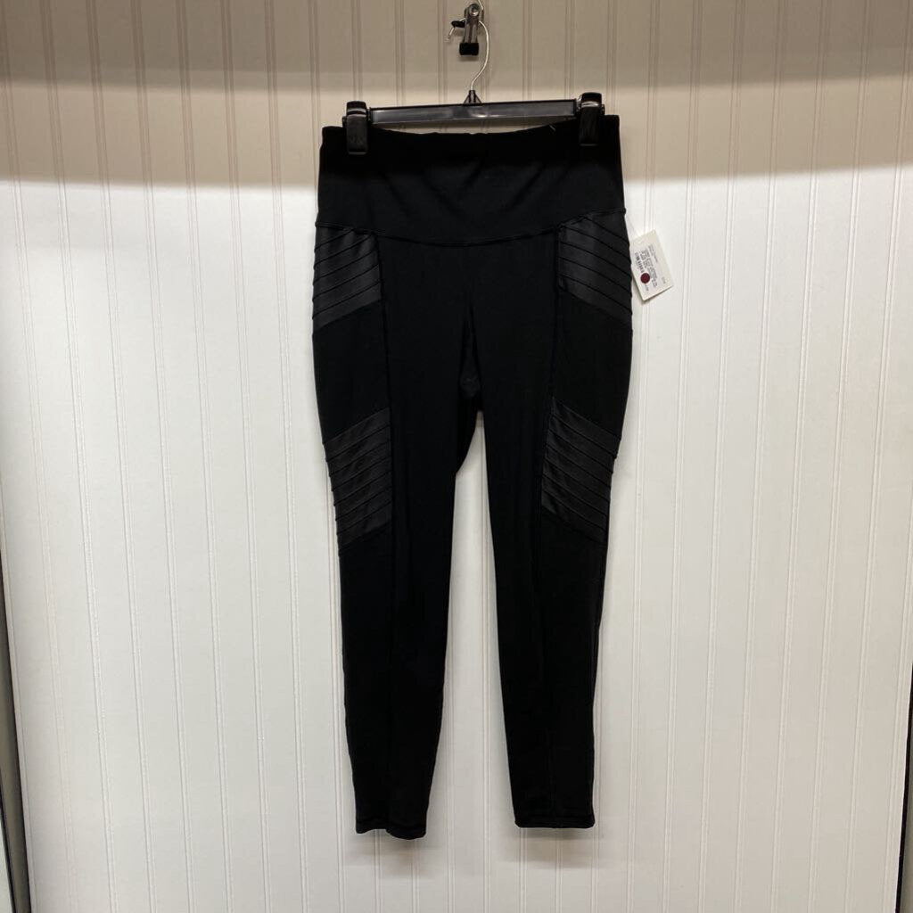 *BASIC BLACK WITH DESIGN ON HIP AND KNEE LEGGINGS