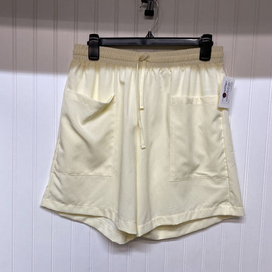 * DRAWSTRING SHORT WITH FRONT POCKETS