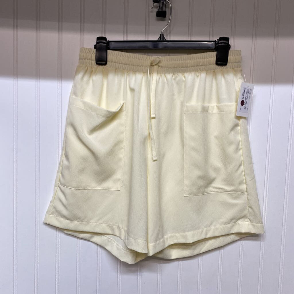 * DRAWSTRING SHORT WITH FRONT POCKETS