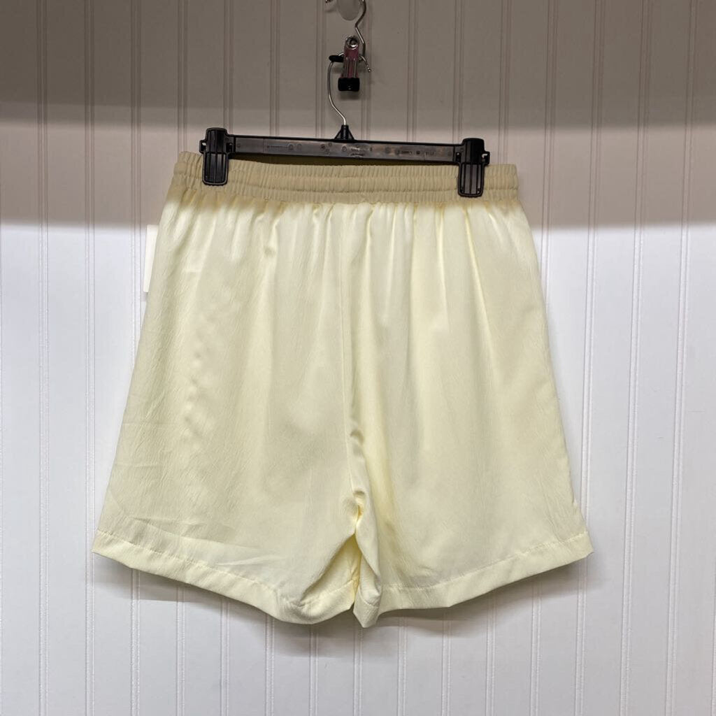 * DRAWSTRING SHORT WITH FRONT POCKETS