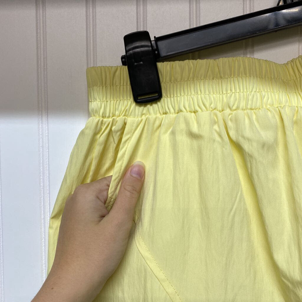 *NYLON SHORT YELLOW LINED WITH BLUE