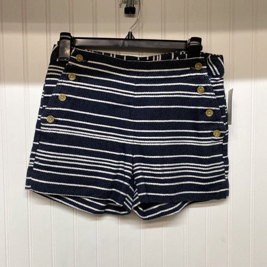 * DRESS SHORTS WITH BUTTONS ON FRONT