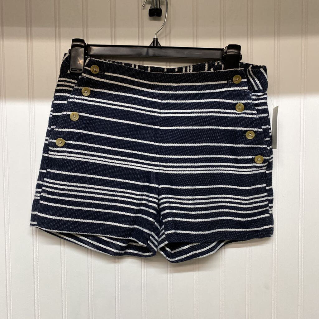 * DRESS SHORTS WITH BUTTONS ON FRONT