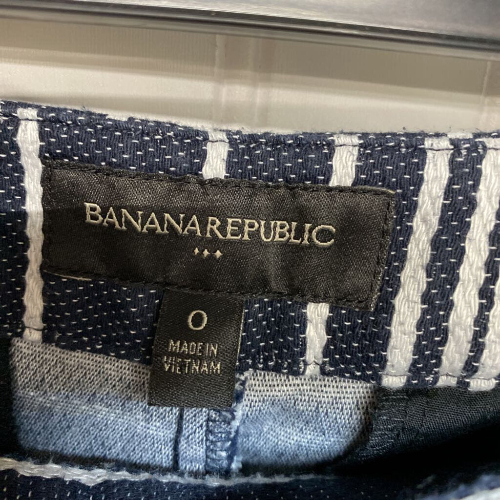 * DRESS SHORTS WITH BUTTONS ON FRONT