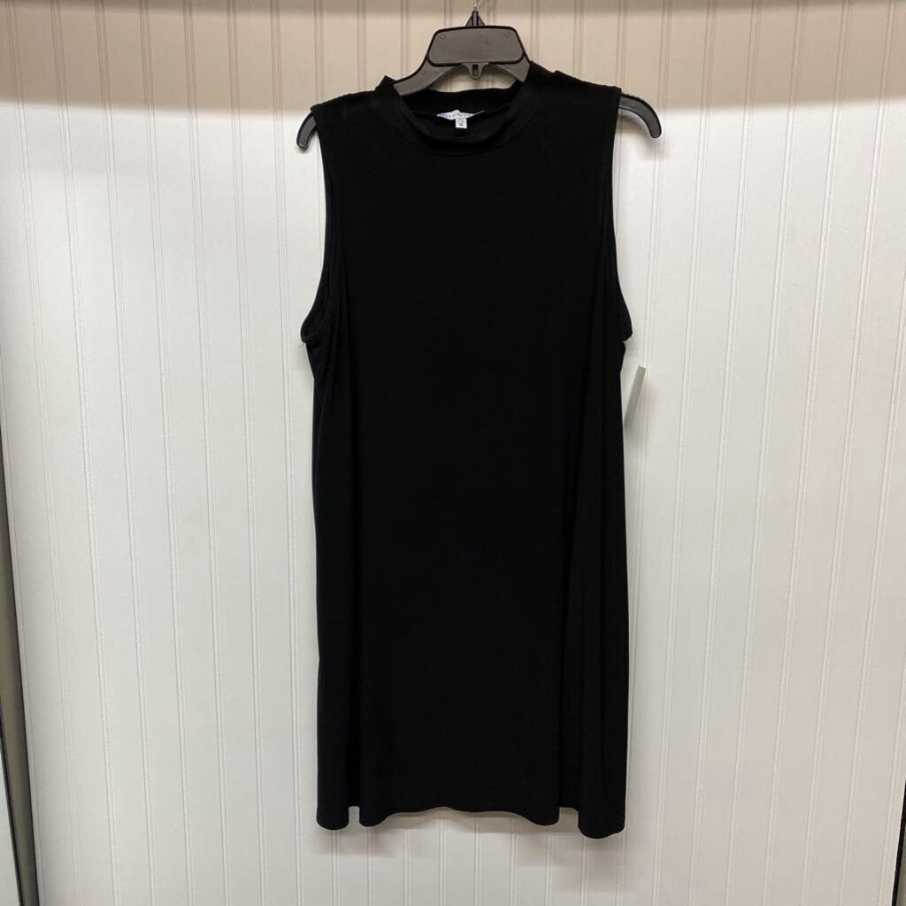 *SLEEVELESS SHORT MOCK NECK
