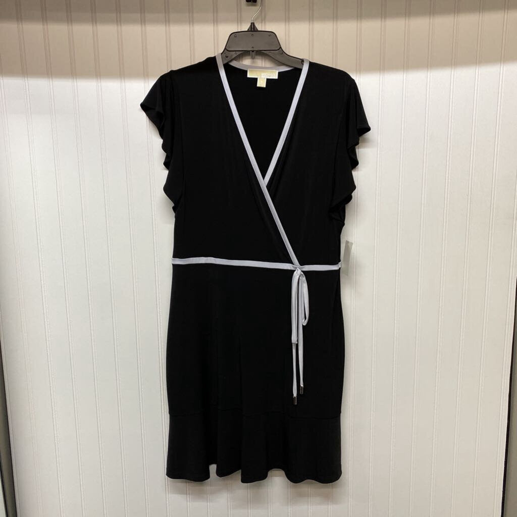 *SHORT DRESS TIE IN FRONT LINED WITH WHITE