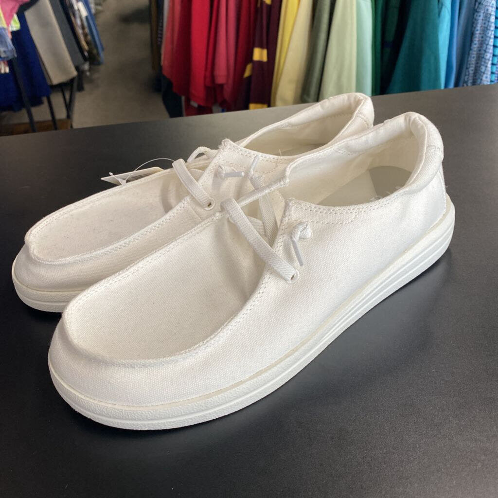 WHITE TENNIS SHOES