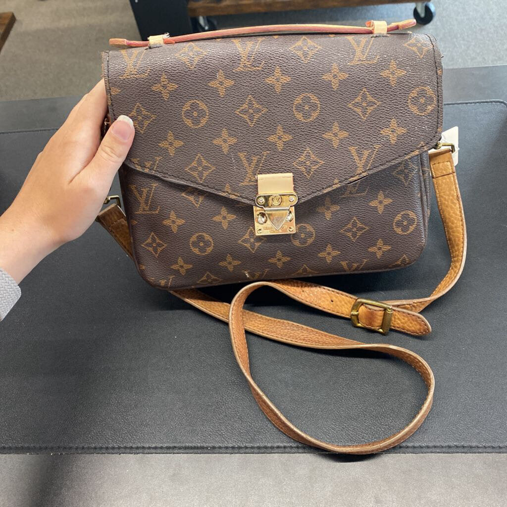 LOUIS VUITTON BAG