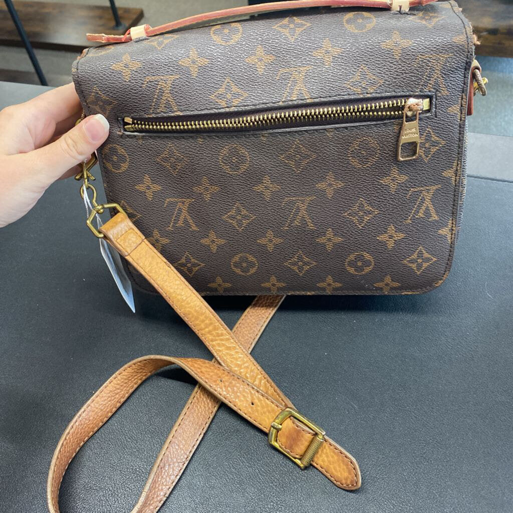 LOUIS VUITTON BAG