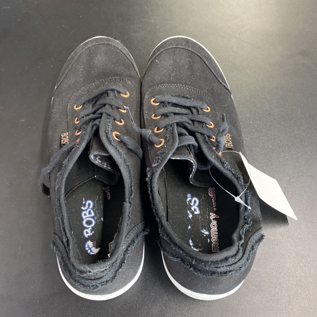 BLACK TENNIS SHOES