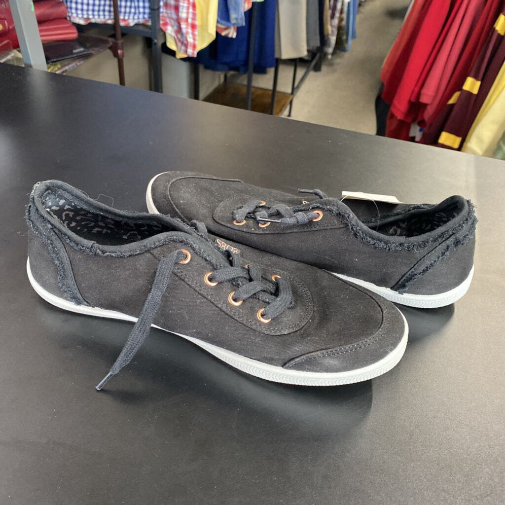 BLACK TENNIS SHOES