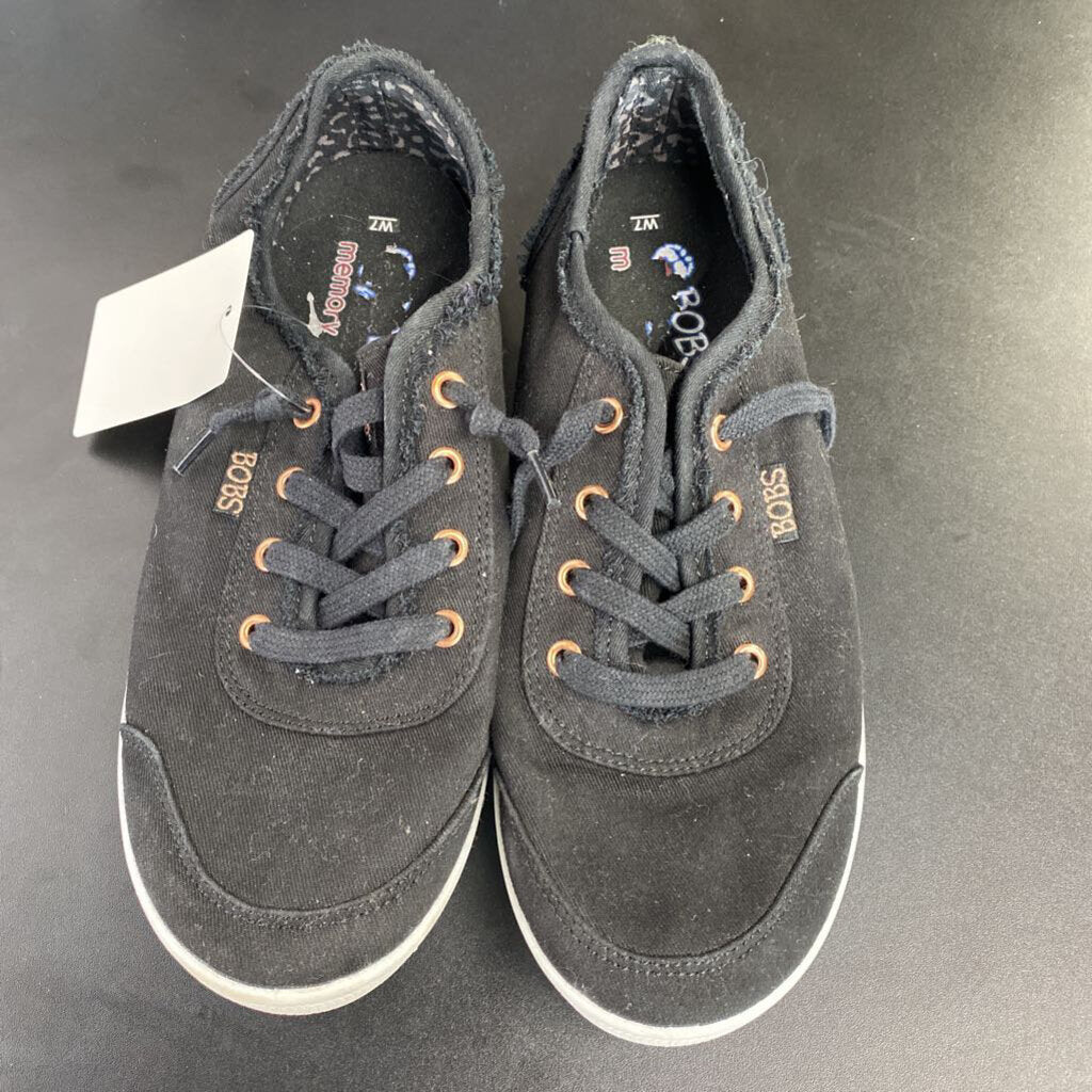 BLACK TENNIS SHOES