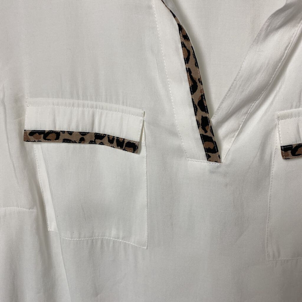 CHICOS 3/4 SLEEVE TOP BUTTON UP