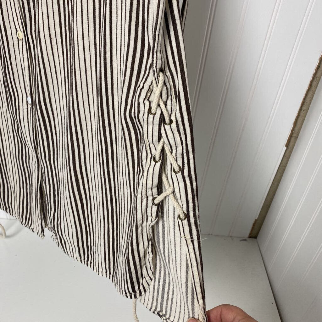 LONG SLEEVE STRIPED BUTTON UP