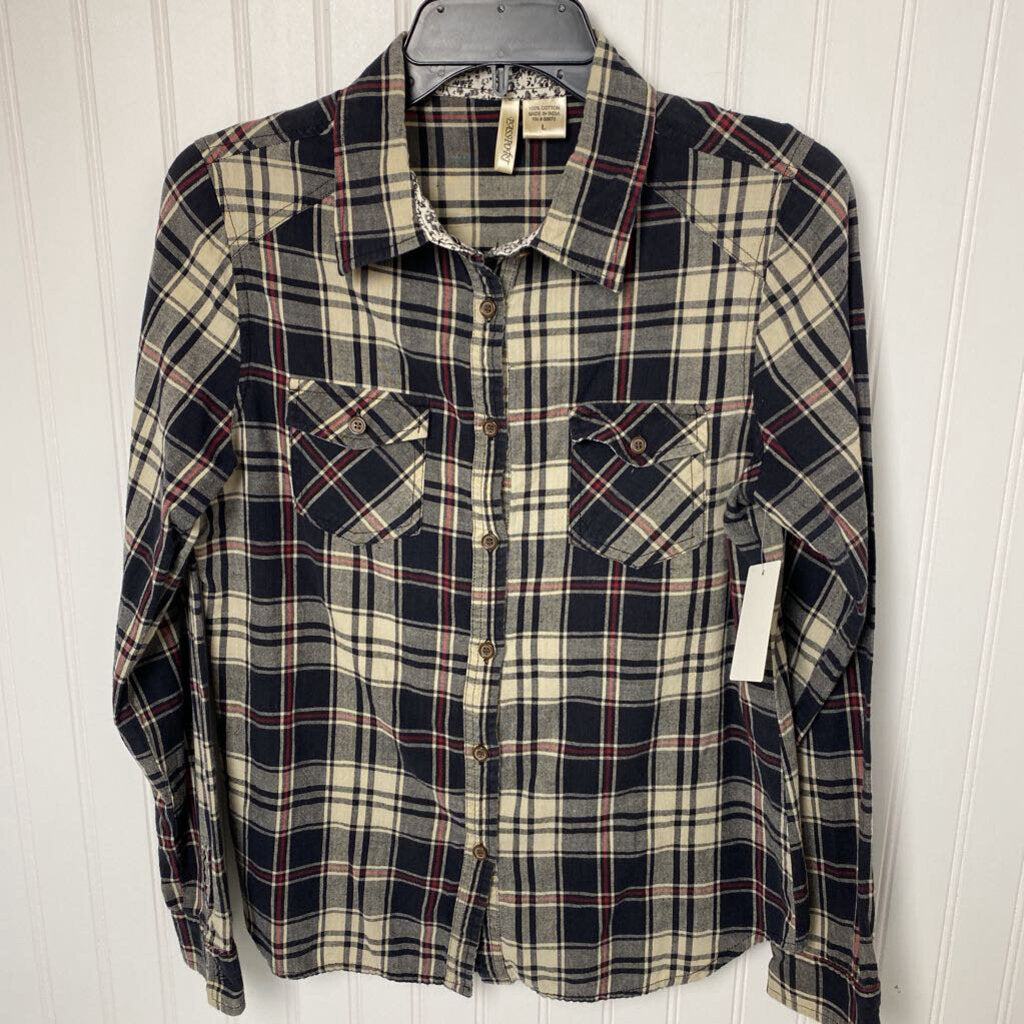 LONG SLEEVE PLAID BUTTON UP