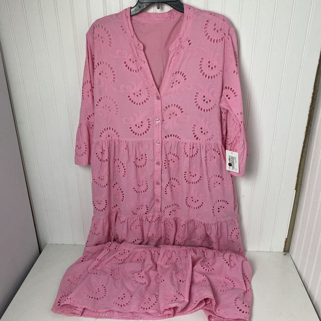 3/4 SLEEVE EYELET PATTERN VNECK BUTTON UP
