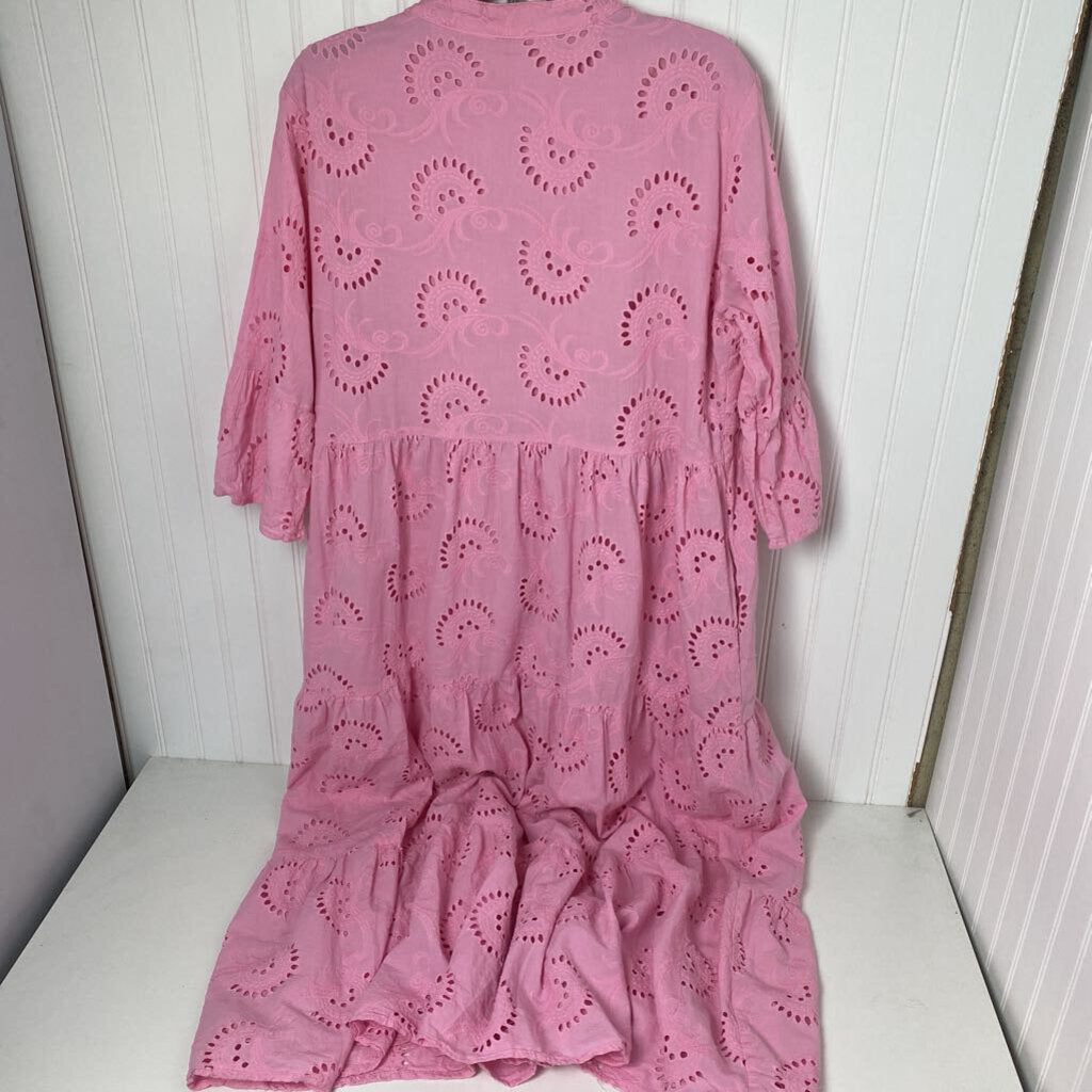 3/4 SLEEVE EYELET PATTERN VNECK BUTTON UP