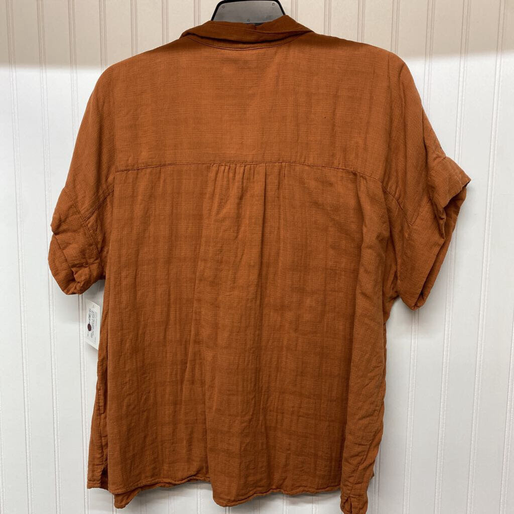 ORANGE BUTTON UP