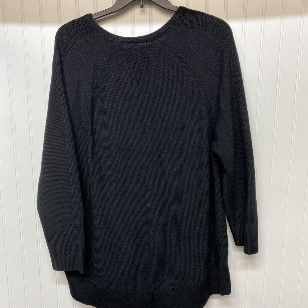 BLACK SWEATER