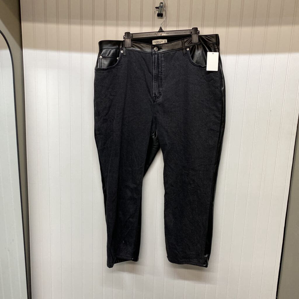 BLACK JEANS