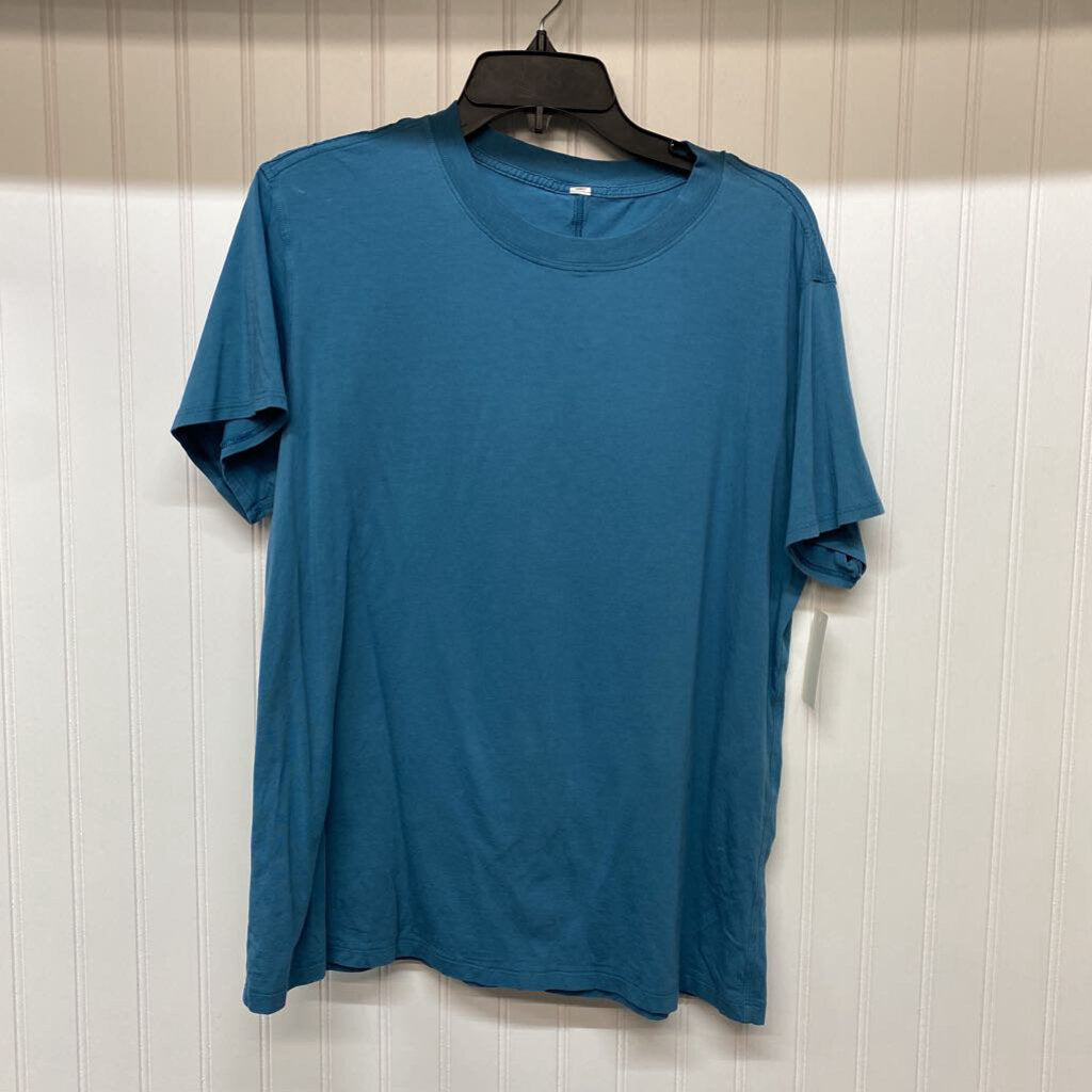 SHORT SLEEVED TOP