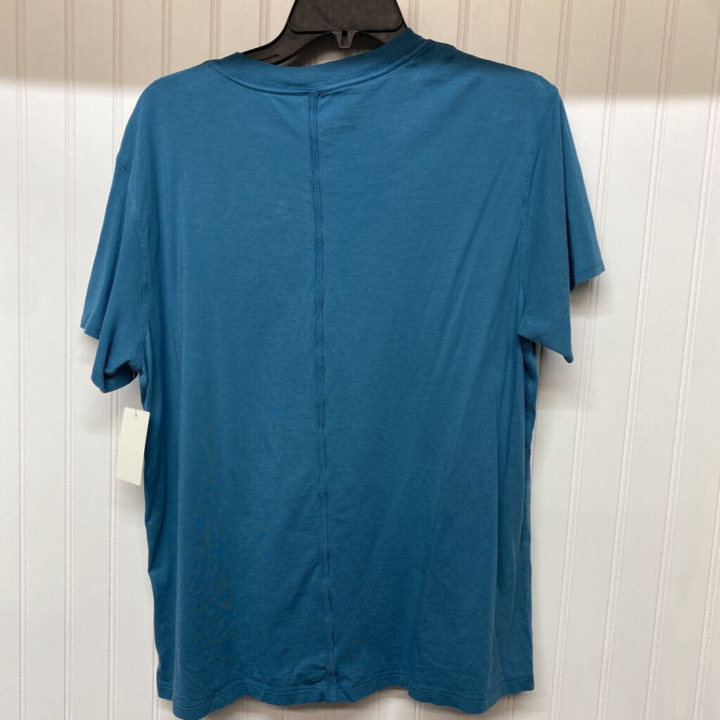 SHORT SLEEVED TOP