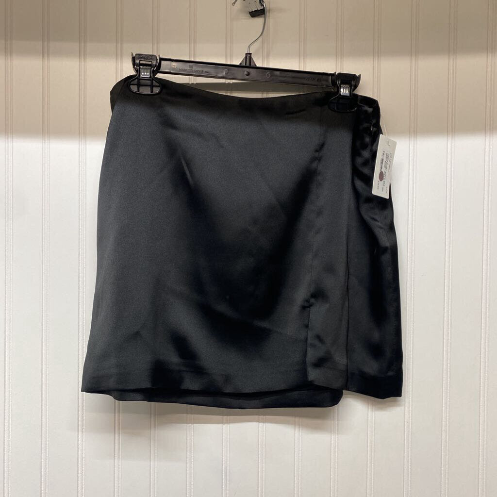 SHORT SKIRT