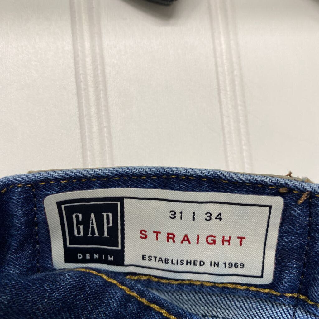 STRAIGHT FIT JEANS