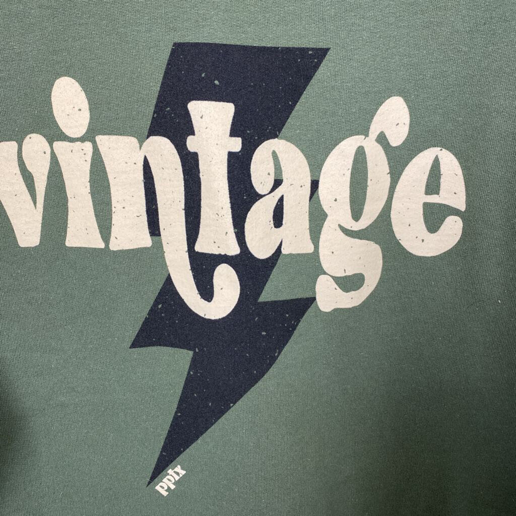 "VINTAGE" GRAPHIC SWEATSHIRT