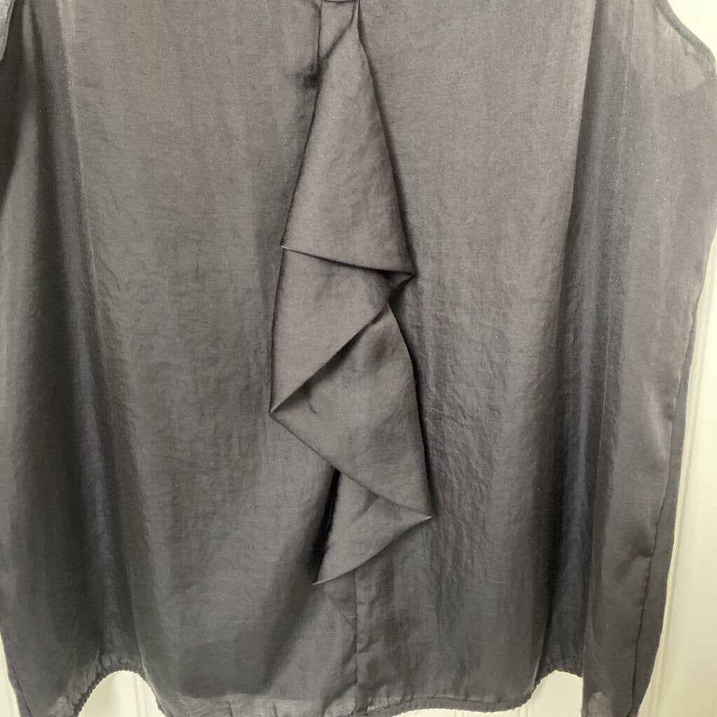 RUFFLED FRONT SLEEVLESS