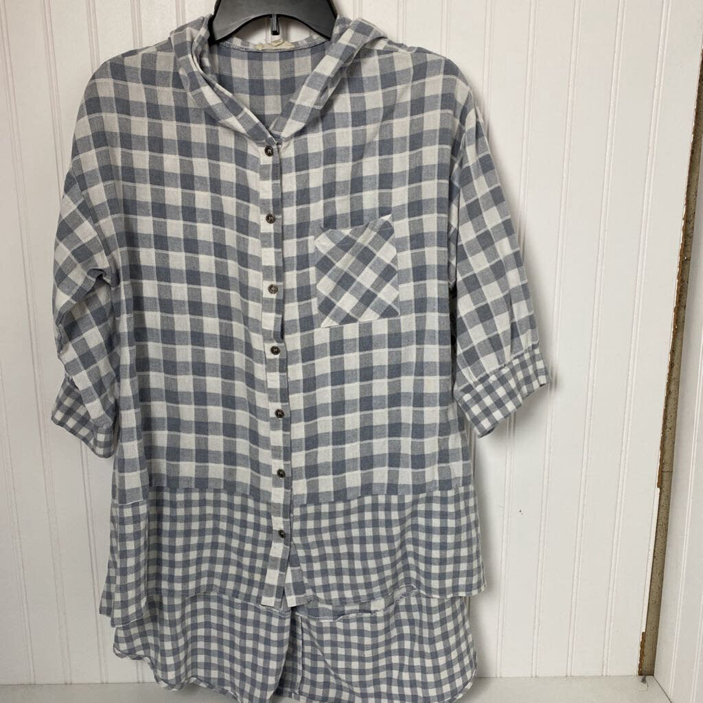 LONG SLEEVE HOODED BUTTON UP SHIRT