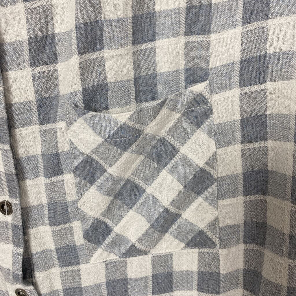 LONG SLEEVE HOODED BUTTON UP SHIRT