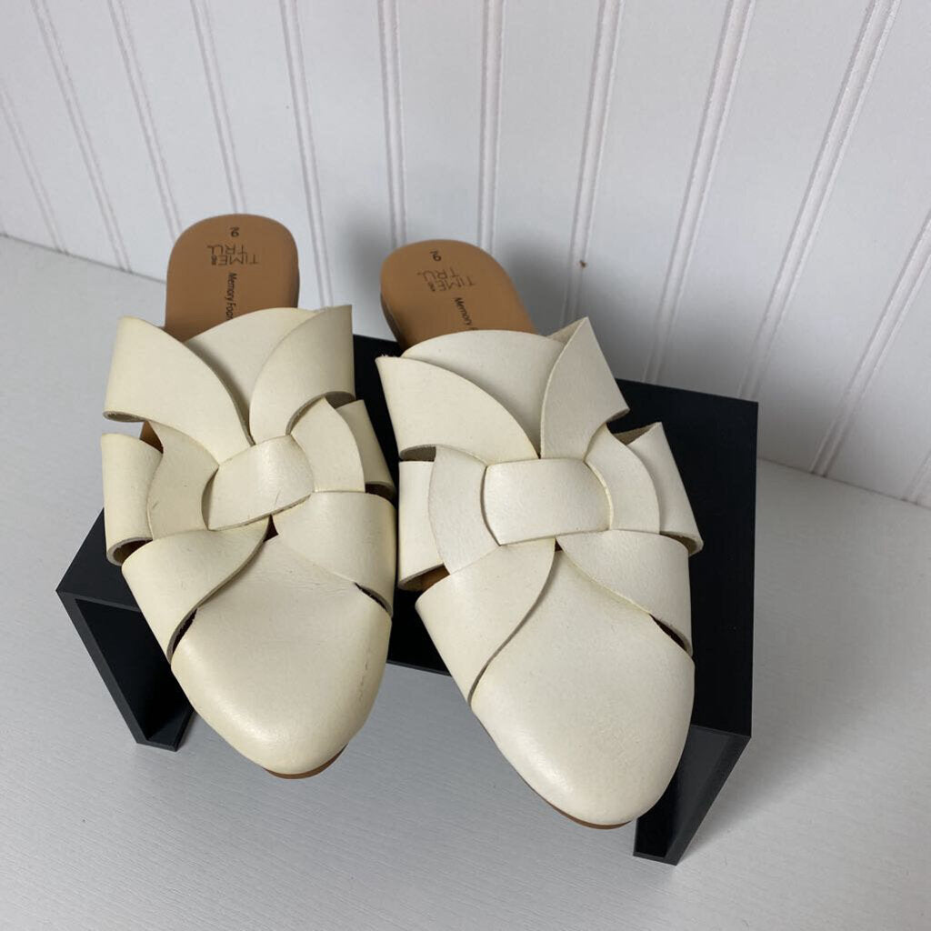 WHITE SANDALS