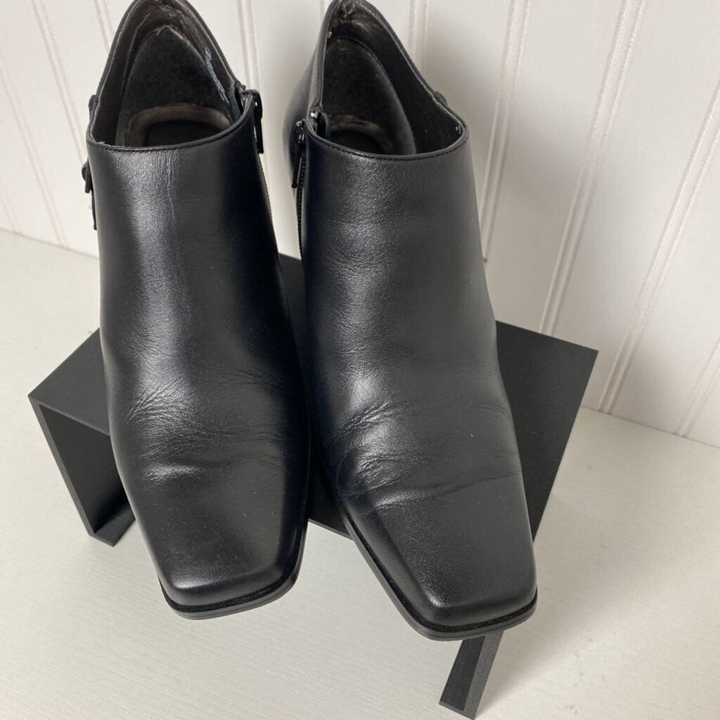BLACK ANKLE BOOTS