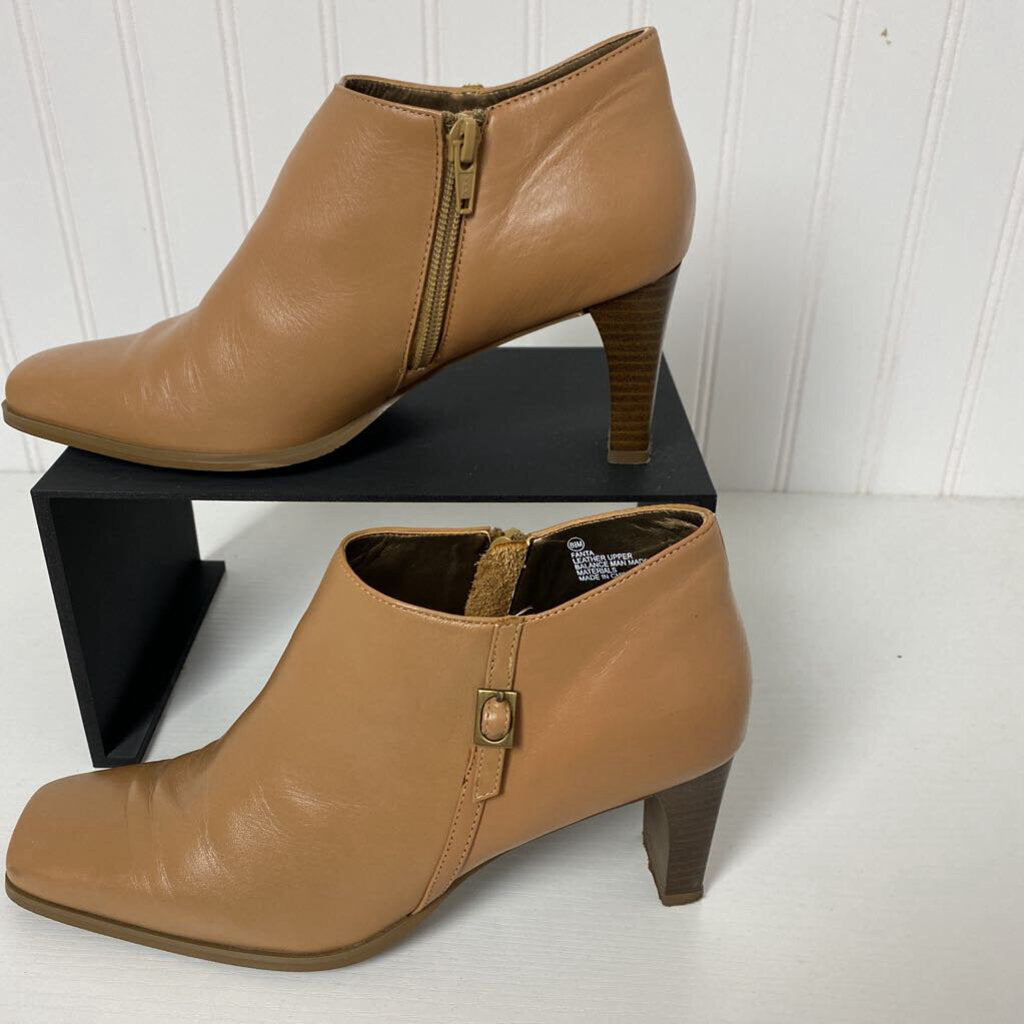 LGT BROWN ANKLE BOOTS