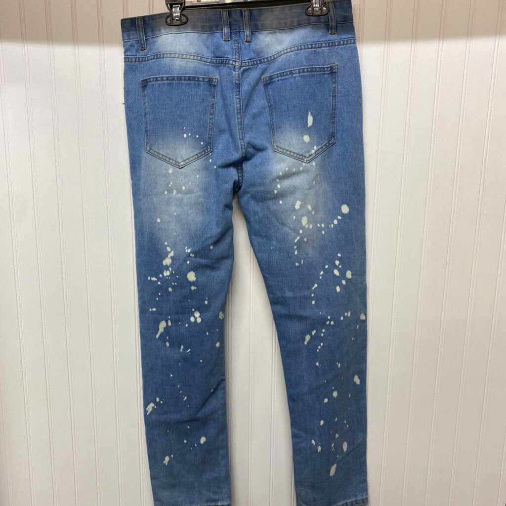 DISTRESSED DENIM JEANS