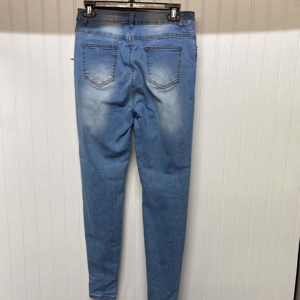 LADIES DISTRESSED JEANS