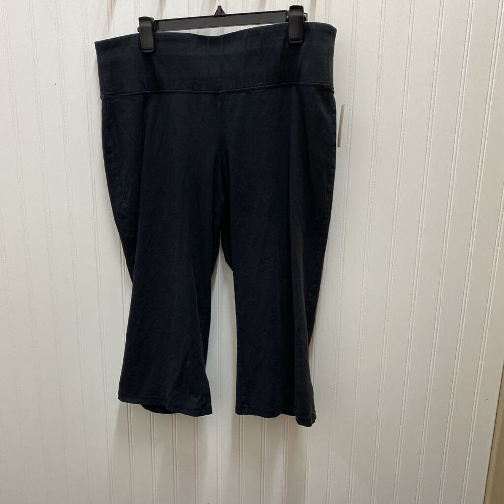 HIGH WAISTED CAPRI LEGGINGS