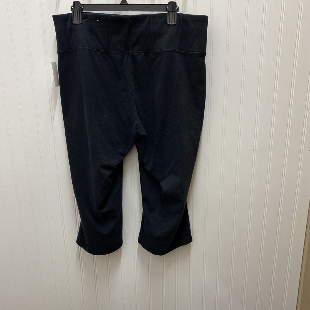 HIGH WAISTED CAPRI LEGGINGS
