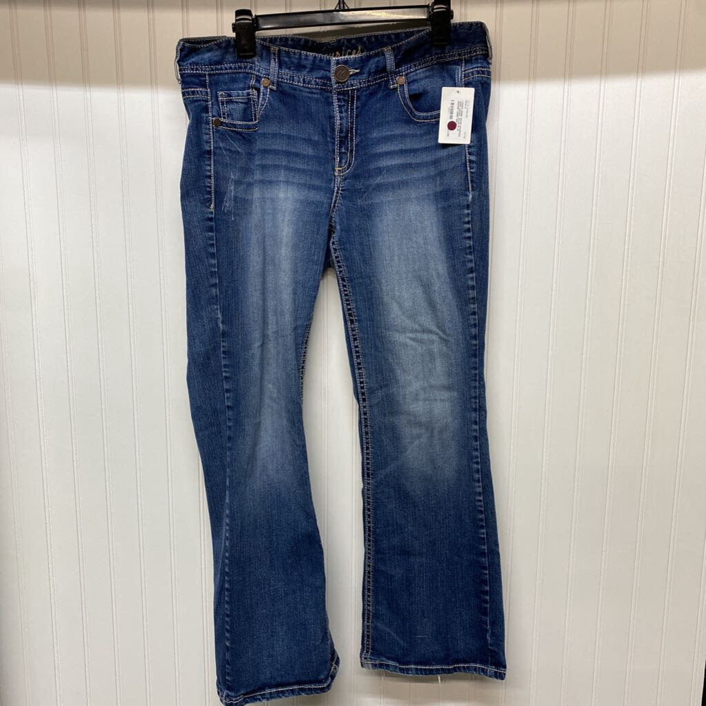 WIDE LEGGED JEANS